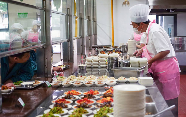 正規食堂承包：注重食品安全，吃上放心飯菜